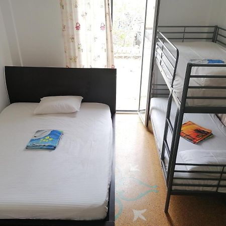 Shared Rooms Near Acropolis And Monastiraki Athen Eksteriør billede