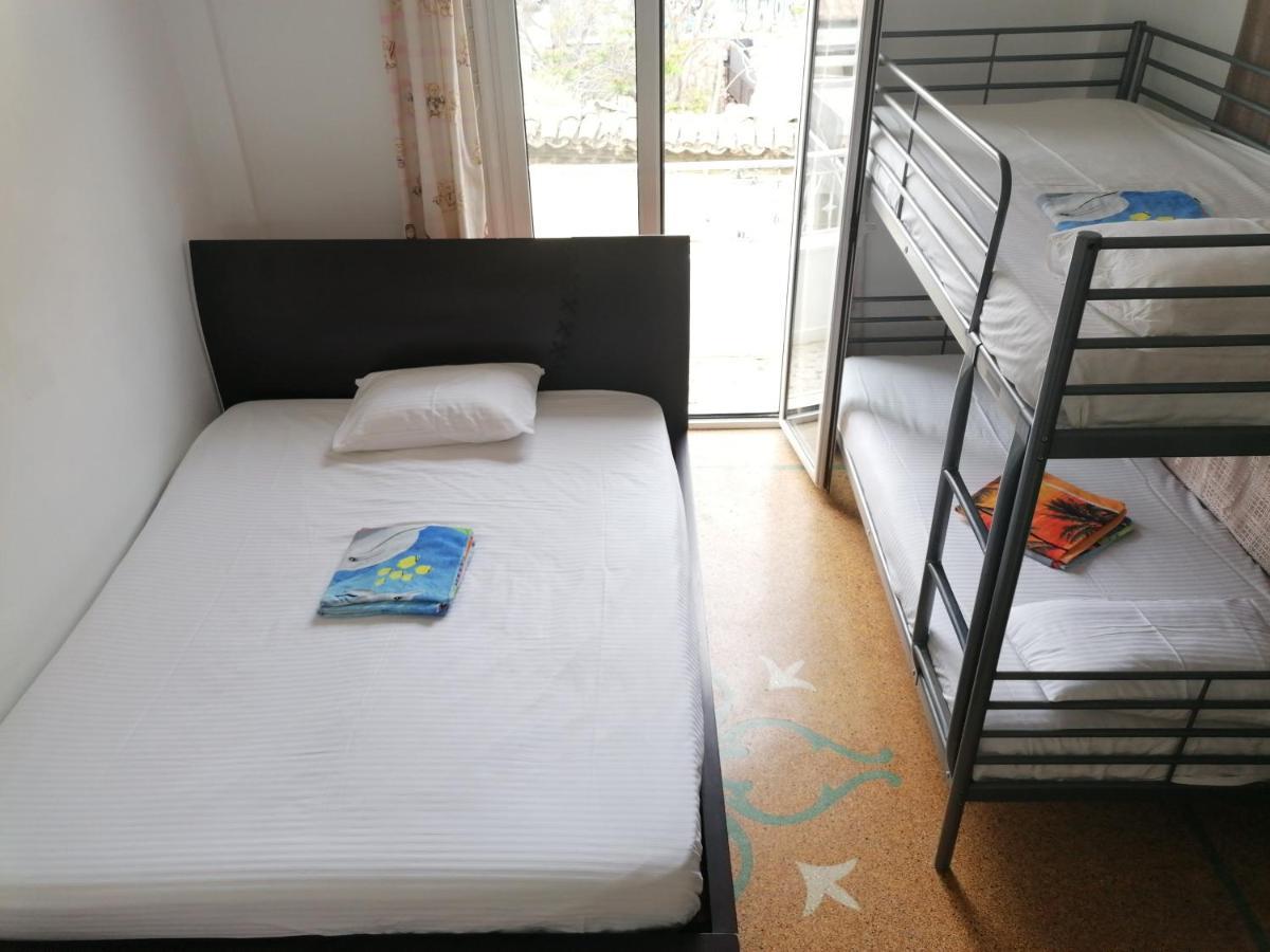 Shared Rooms Near Acropolis And Monastiraki Athen Eksteriør billede
